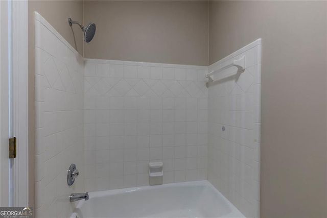 8445 Sentinae Chase Drive, Roswell, GA 30076