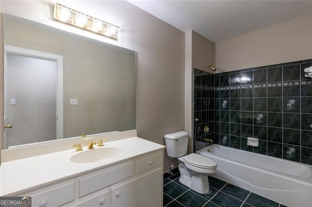 8445 Sentinae Chase Drive, Roswell, GA 30076