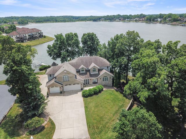 1739 Beachview Court, Crown Point, IN 46307