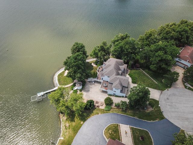 1739 Beachview Court, Crown Point, IN 46307
