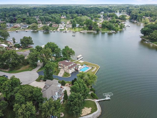 1739 Beachview Court, Crown Point, IN 46307