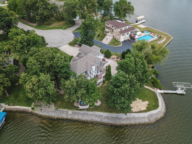 1739 Beachview Court, Crown Point, IN 46307