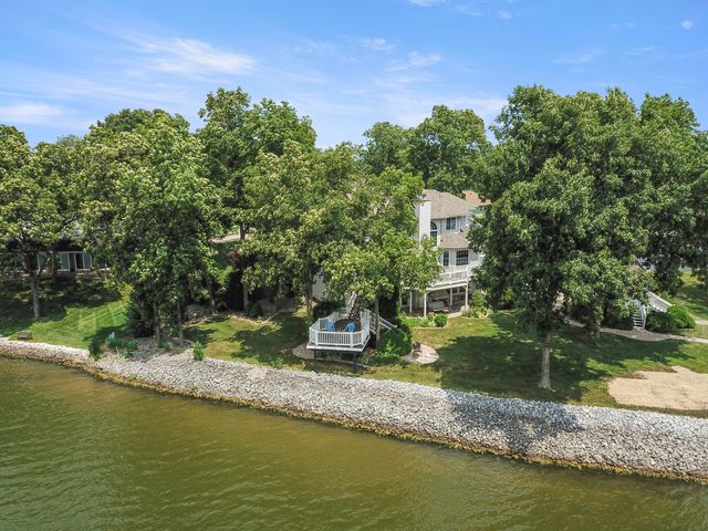 1739 Beachview Court, Crown Point, IN 46307