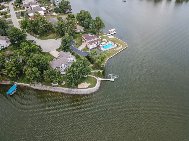 1739 Beachview Court, Crown Point, IN 46307