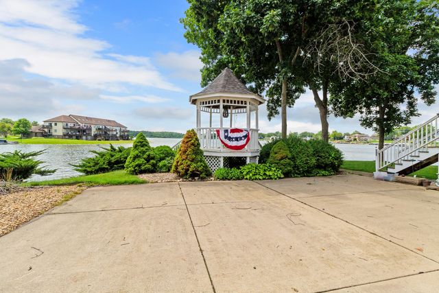 1739 Beachview Court, Crown Point, IN 46307