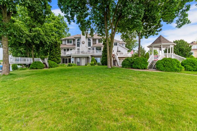 1739 Beachview Court, Crown Point, IN 46307
