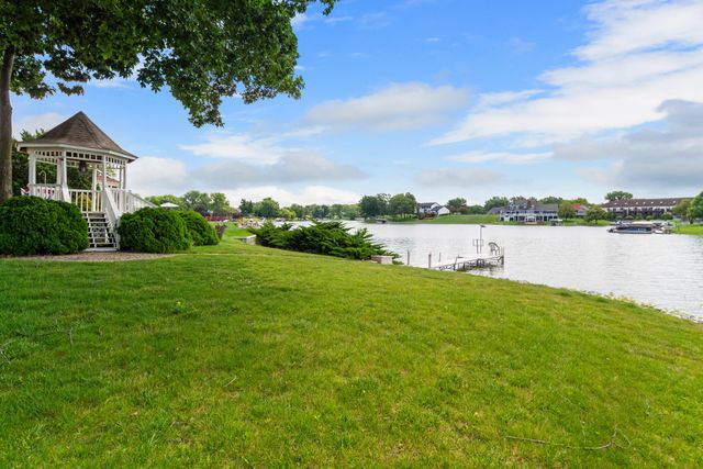 1739 Beachview Court, Crown Point, IN 46307
