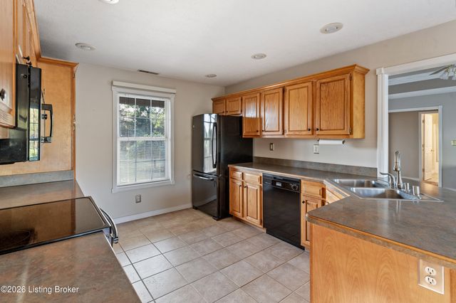 146 N Kristal Springs Dr, Shepherdsville, KY 40165