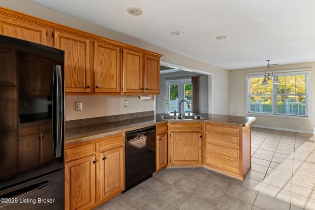 146 N Kristal Springs Dr, Shepherdsville, KY 40165
