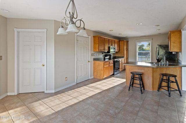 146 N Kristal Springs Dr, Shepherdsville, KY 40165
