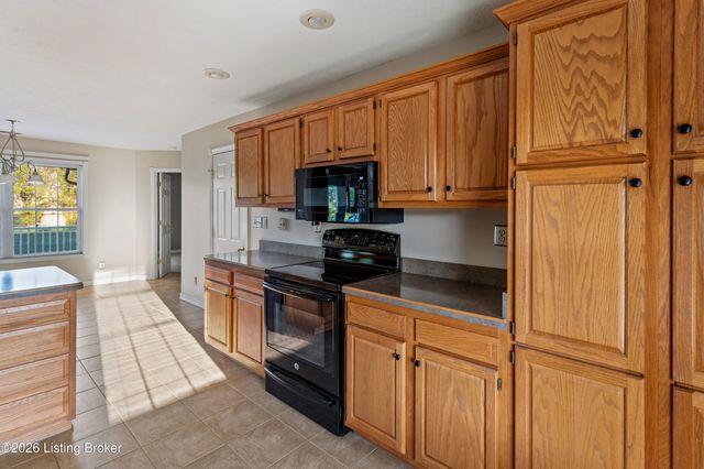 146 N Kristal Springs Dr, Shepherdsville, KY 40165