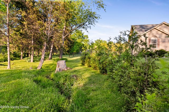 146 N Kristal Springs Dr, Shepherdsville, KY 40165