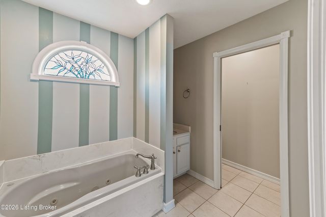146 N Kristal Springs Dr, Shepherdsville, KY 40165