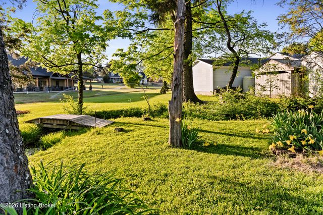 146 N Kristal Springs Dr, Shepherdsville, KY 40165
