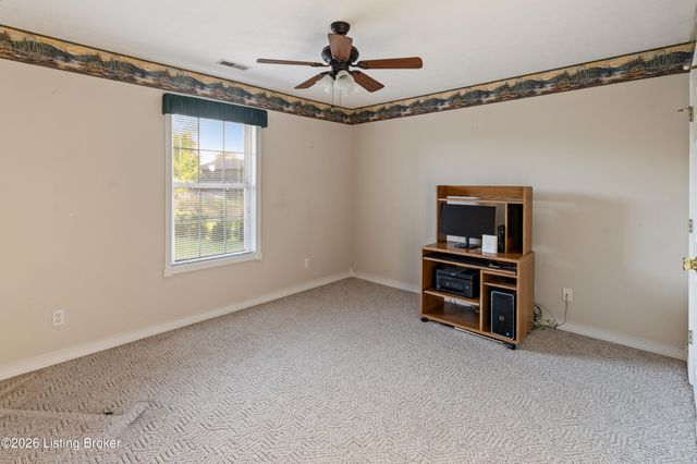 146 N Kristal Springs Dr, Shepherdsville, KY 40165