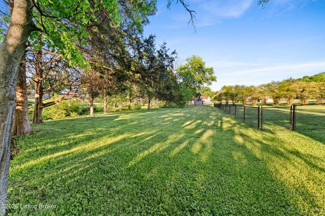 146 N Kristal Springs Dr, Shepherdsville, KY 40165