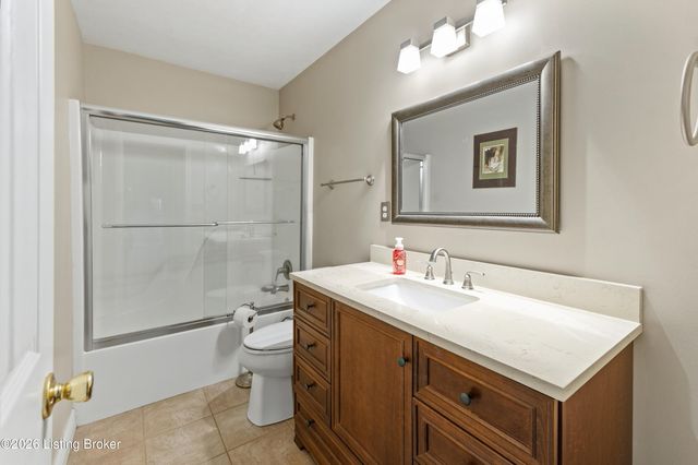 146 N Kristal Springs Dr, Shepherdsville, KY 40165