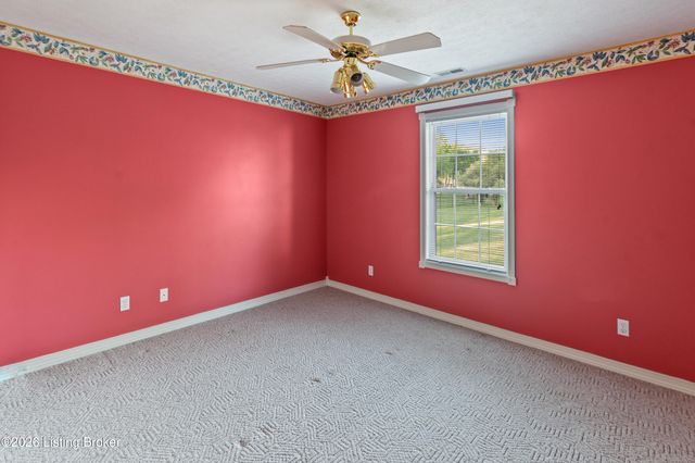 146 N Kristal Springs Dr, Shepherdsville, KY 40165