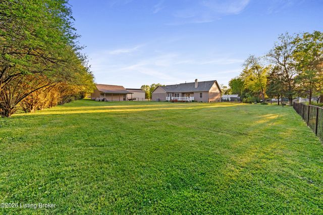 146 N Kristal Springs Dr, Shepherdsville, KY 40165
