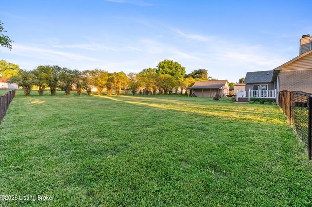 146 N Kristal Springs Dr, Shepherdsville, KY 40165