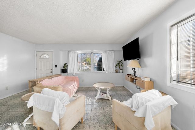 38609 Glenraven Avenue, Palmdale, CA 93550