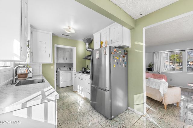 38609 Glenraven Avenue, Palmdale, CA 93550