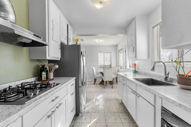 38609 Glenraven Avenue, Palmdale, CA 93550