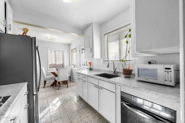 38609 Glenraven Avenue, Palmdale, CA 93550