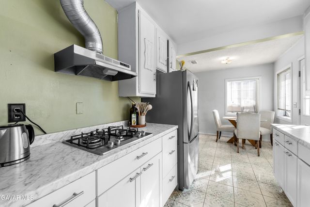 38609 Glenraven Avenue, Palmdale, CA 93550