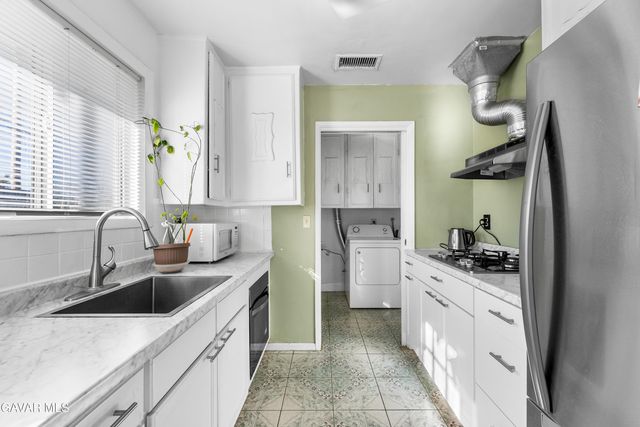 38609 Glenraven Avenue, Palmdale, CA 93550