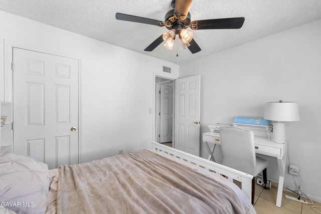 38609 Glenraven Avenue, Palmdale, CA 93550