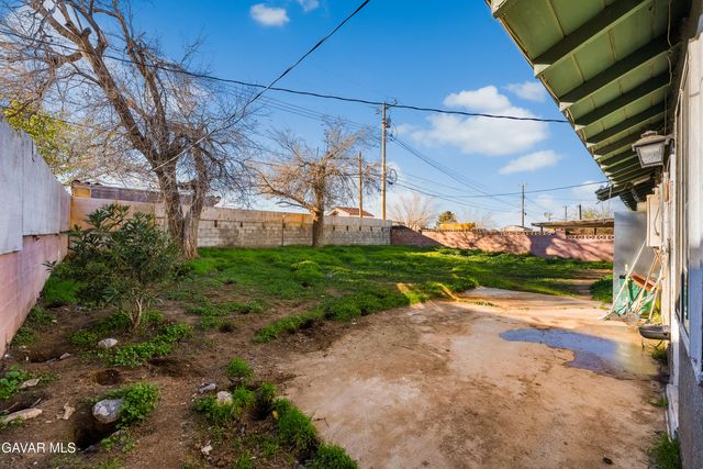 38609 Glenraven Avenue, Palmdale, CA 93550