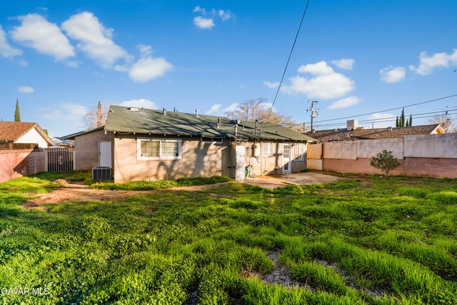 38609 Glenraven Avenue, Palmdale, CA 93550