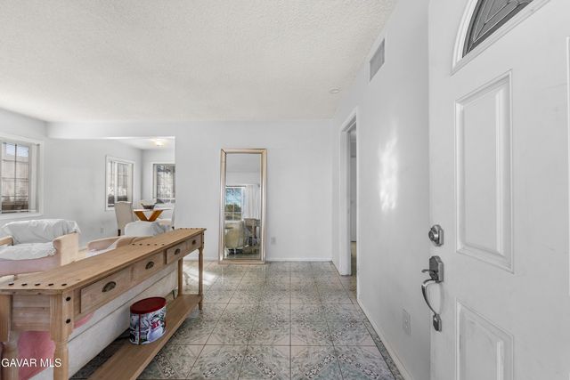 38609 Glenraven Avenue, Palmdale, CA 93550