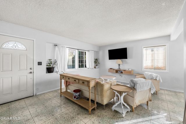 38609 Glenraven Avenue, Palmdale, CA 93550