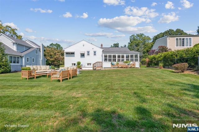 990 Washington Avenue, Ho-ho-kus, NJ 07423