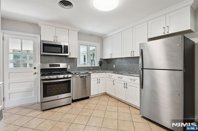 990 Washington Avenue, Ho-ho-kus, NJ 07423