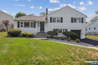 990 Washington Avenue, Ho-ho-kus, NJ 07423