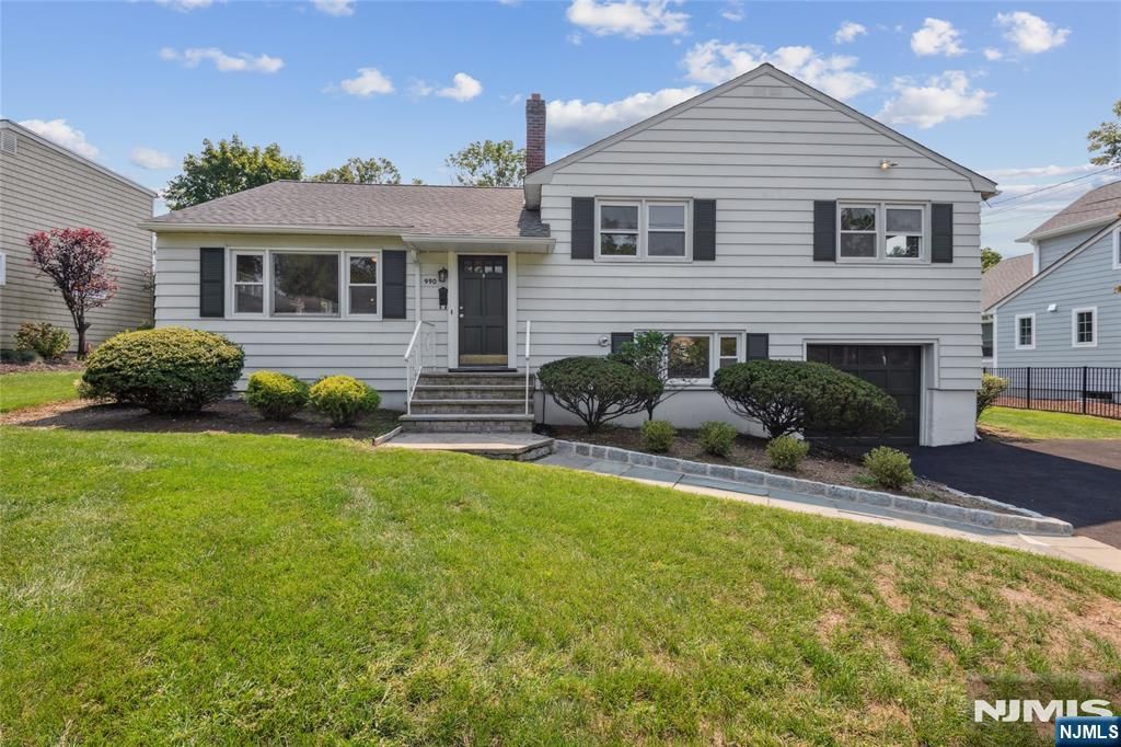 990 Washington Avenue, Ho-ho-kus, NJ 07423