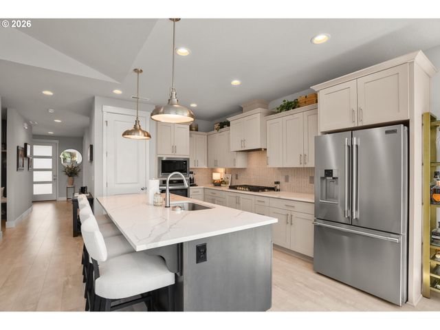 41520 METOLIUS Ave, Sandy, OR 97055
