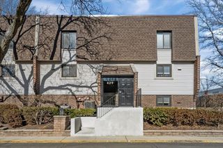 429 Elm Street 5J, Deerfield, IL 60015