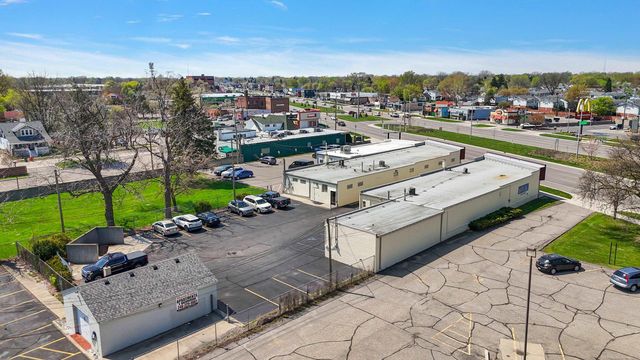 27920 Gratiot Avenue, Roseville, MI 48066
