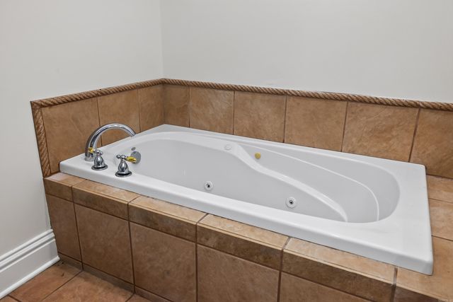 1 Overlook Circle, Little Rock, AR 72207