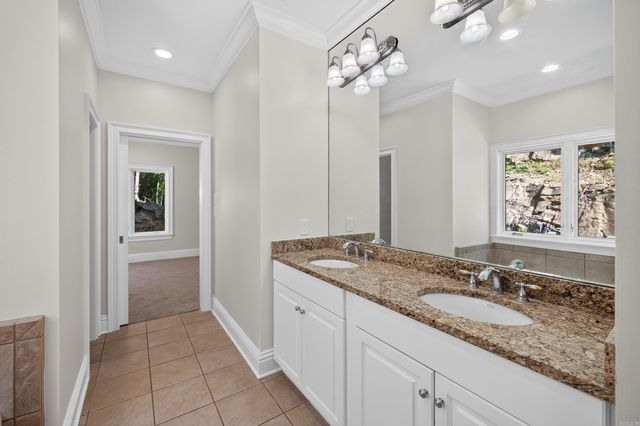 1 Overlook Circle, Little Rock, AR 72207