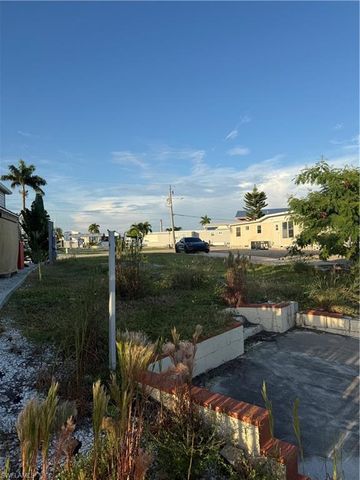 3853 Cherry LN, St. James City, FL 33956