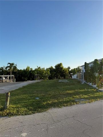 3853 Cherry LN, St. James City, FL 33956