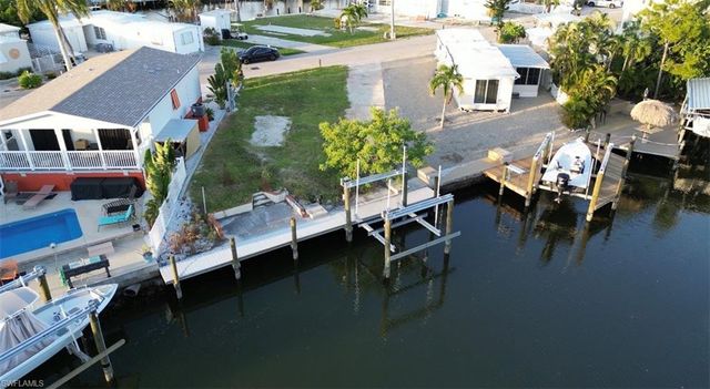 3853 Cherry LN, St. James City, FL 33956