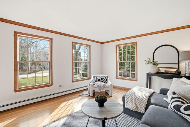 19 Nemasket Road, Falmouth, MA 02540