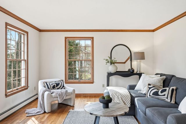 19 Nemasket Road, Falmouth, MA 02540