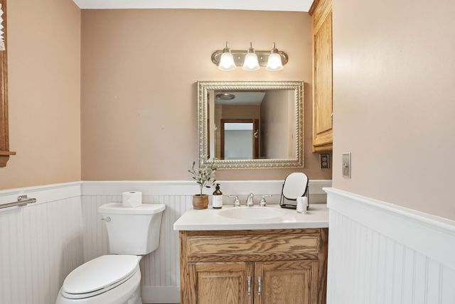 19 Nemasket Road, Falmouth, MA 02540